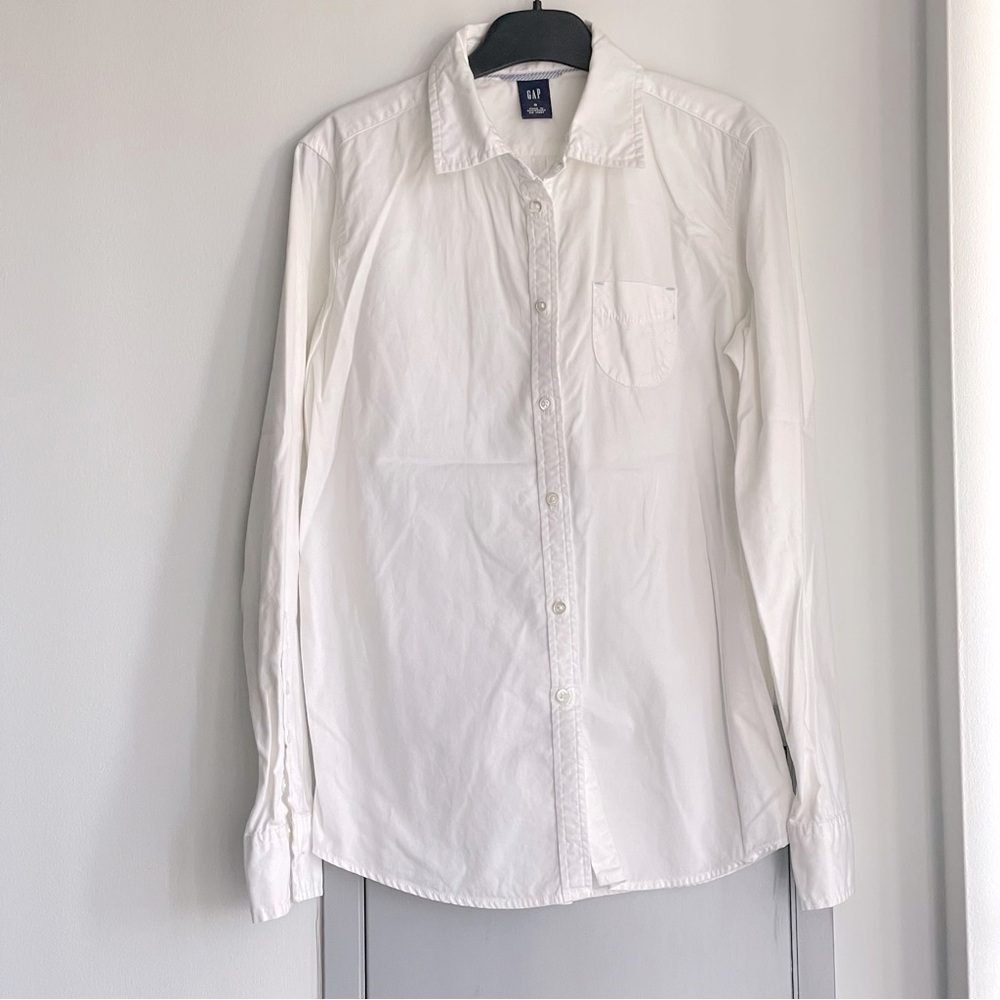 GAP Classic Long Sleeve Button Down Shirt
